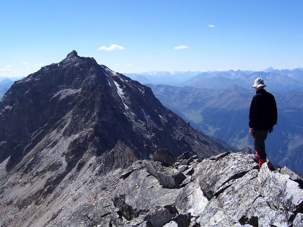 Auf dem Schafberg mit Blick zur Tschenglser Hochwand